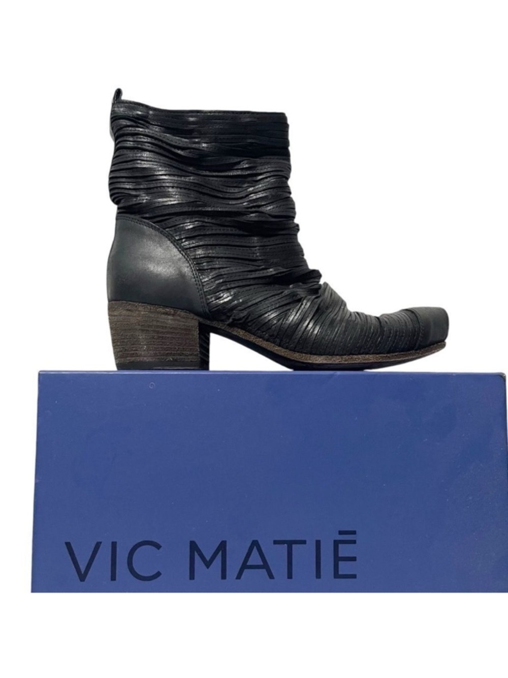 VIC MATIE Logan Leather Slash Cut Booties 37